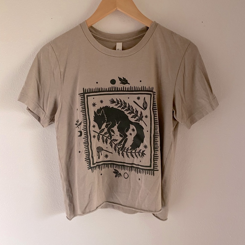 Sister nettle wolf tee cropped